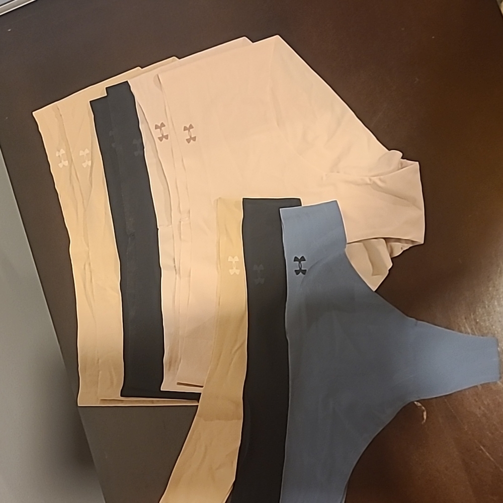 Lot of 9 Under Armour no show hip-huggers/thongs size Small